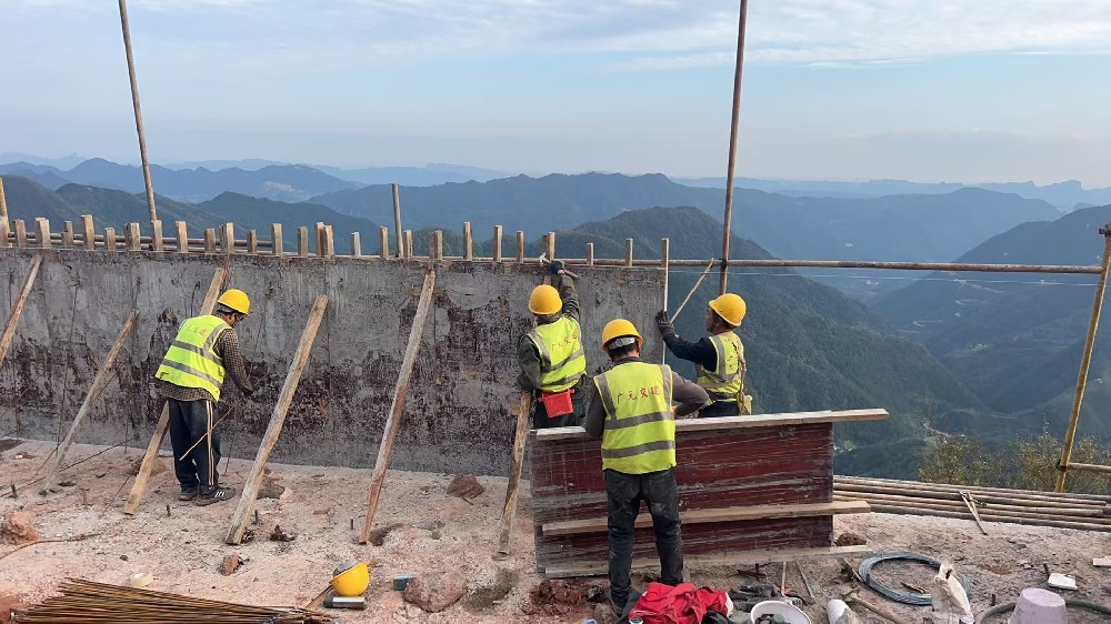筑路修橋后，群山闊然時 ——劍閣縣下寺至利州區(qū)月壩公路項目（三個石至硝洞埡段）高質量建設側記